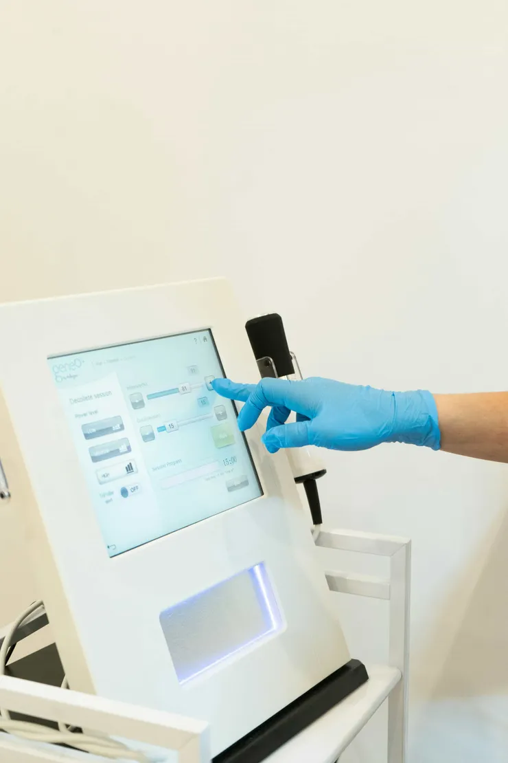 Eine Ladies By Rey Hannover arbeiterin mit dem Laser fur die Haarentfernung